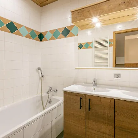 公寓 Cosy, 2 Chambres, Centre Village, Proche Pistes, Parking, Wifi, Balcon, Animaux Sur Demande - Fr-1-437-25 *